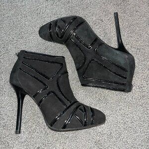 TORY BURCH BLACK SUEDE & PATENT LEATHER STILETTO HEEL BACK ZIP BOOTIE BOOTS - 9M